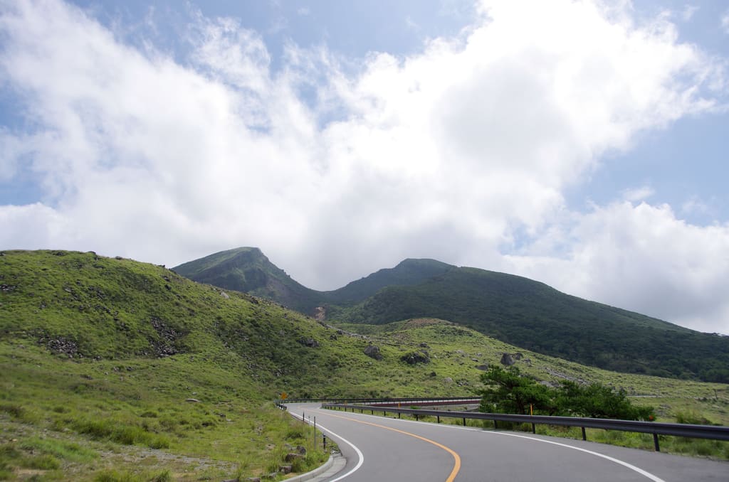 県道1号から見た韓国岳