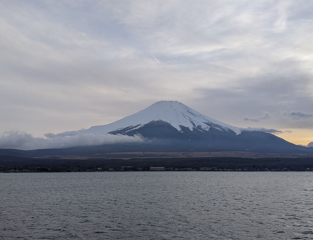 山中湖から見た富士山