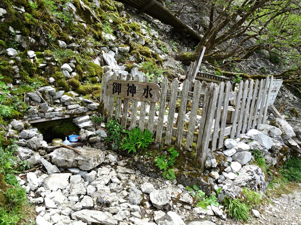 剣山の御神水