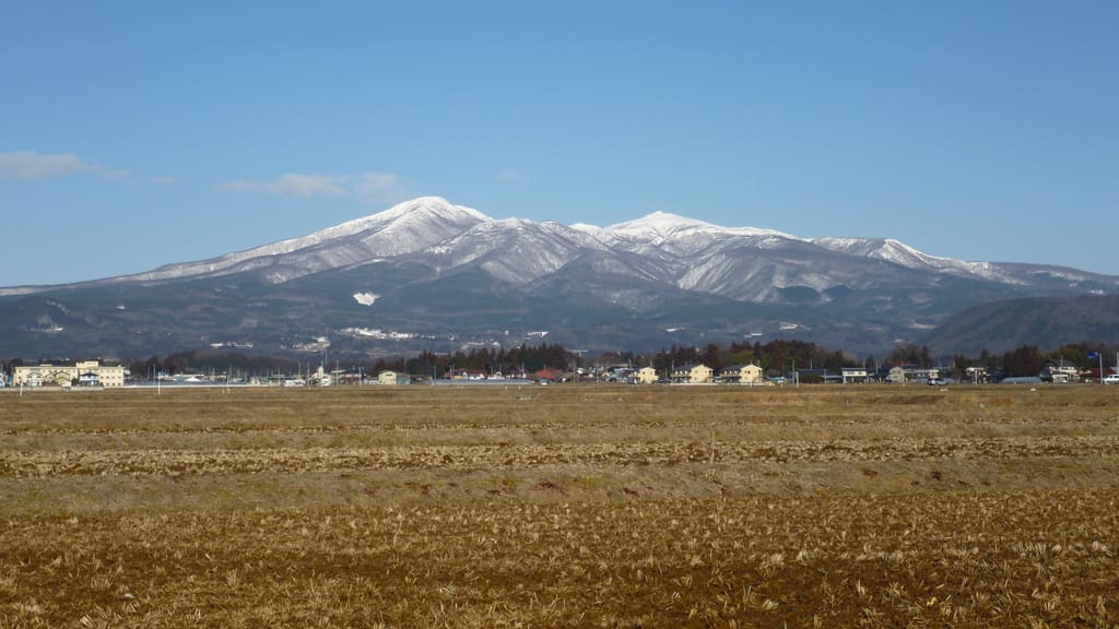 南東から見た安達太良山