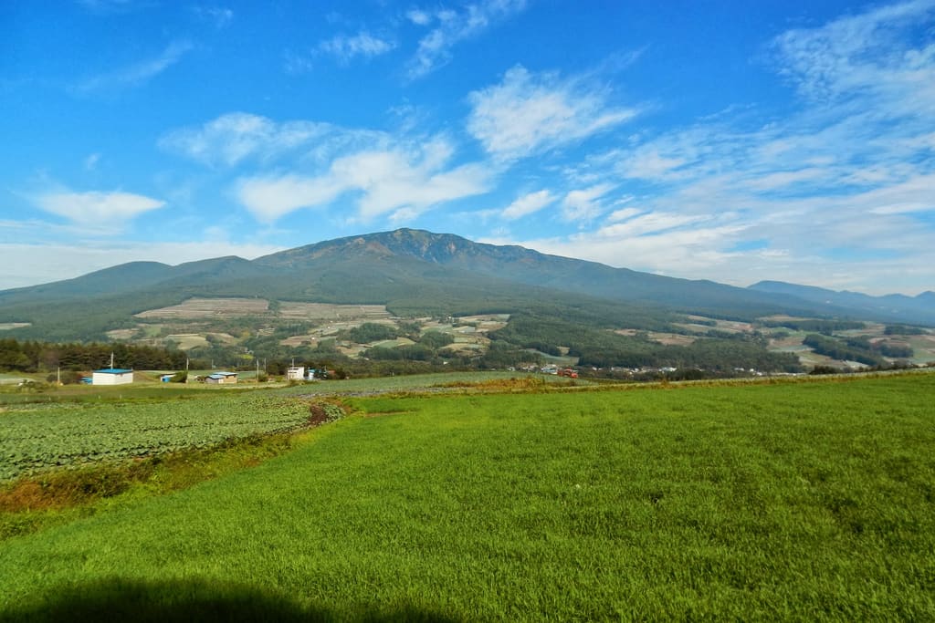 南南東から見た四阿山