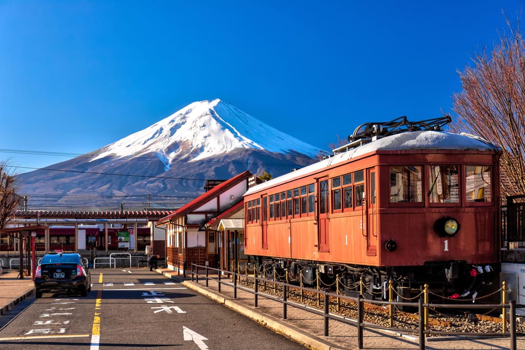河口湖駅から見た富士山