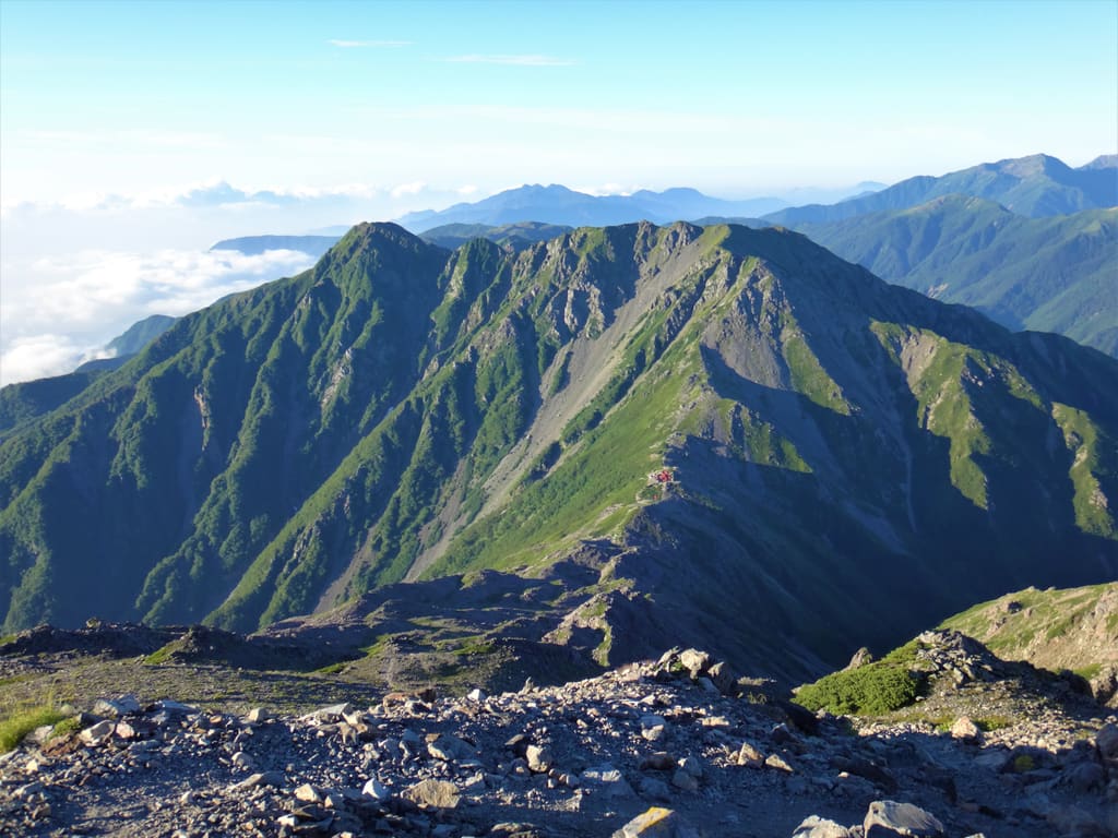 間ノ岳から見た農鳥岳