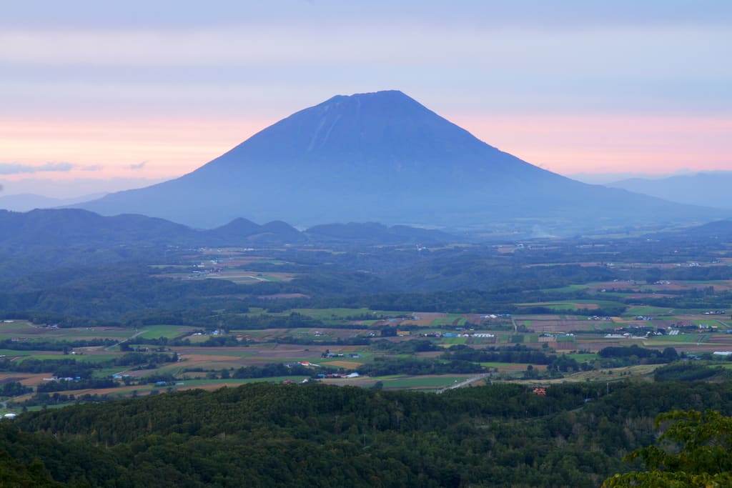 洞爺から見た羊蹄山