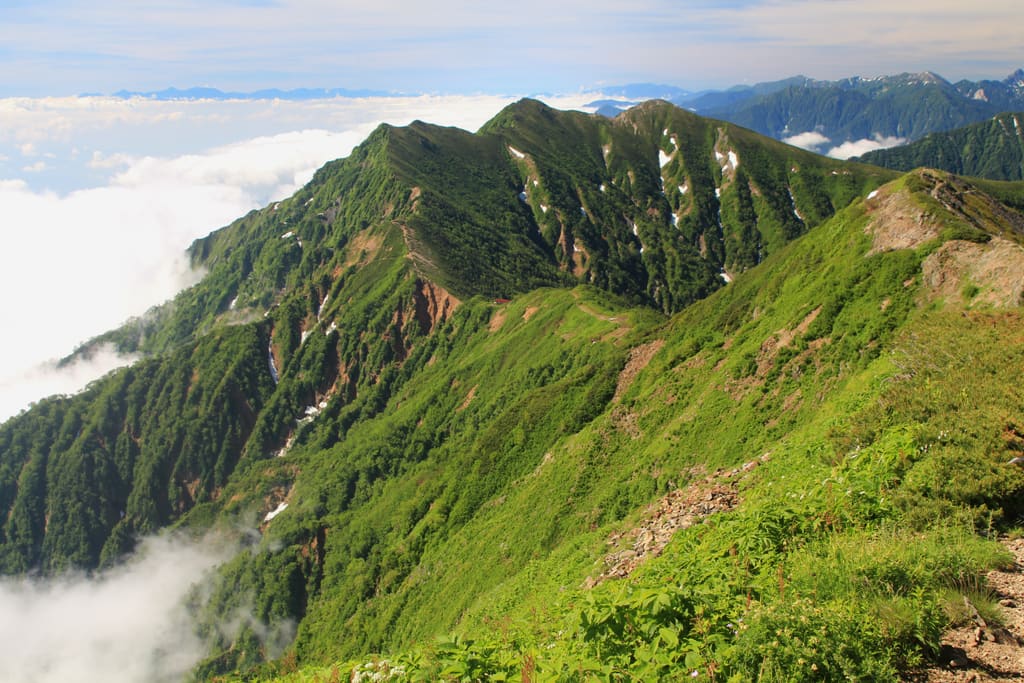 布引山から見た爺ヶ岳