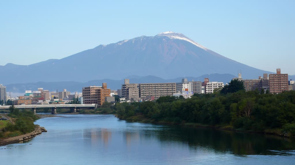 南東から見た岩手山