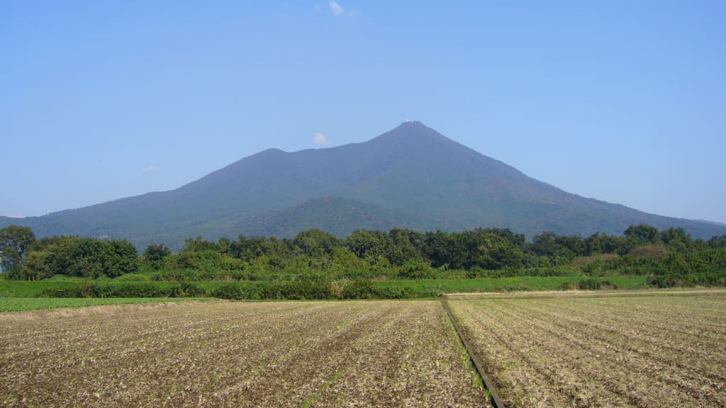 西南西から見た筑波山